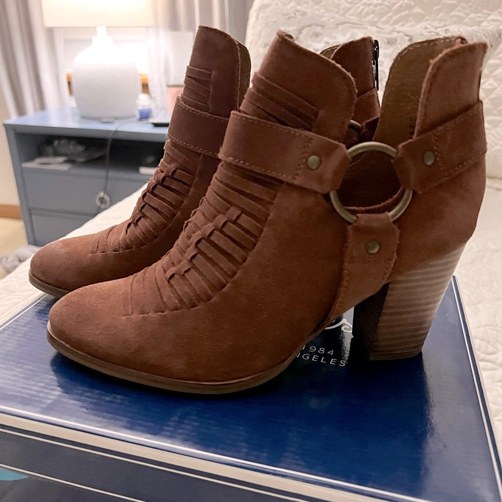 Brand new Seychelles booties.